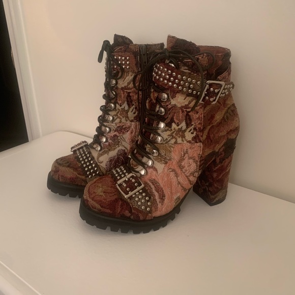 Floral Lilith Boots - Picture 2 of 6